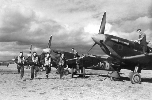 Pilots running to Spitfires at Newchurch*